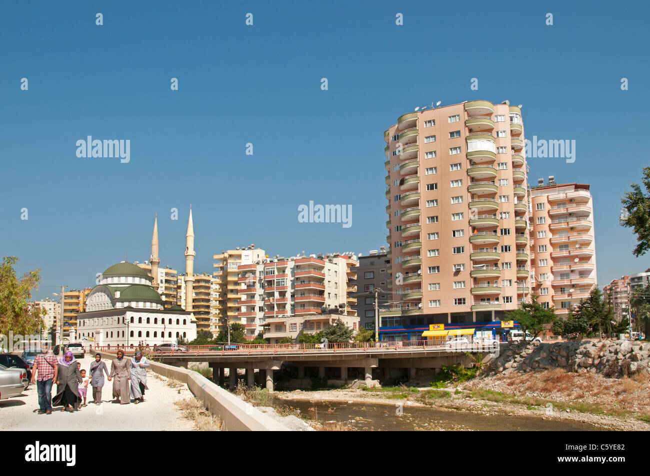 La moschea di Mersin Turchia Architettura moderna città nuova città Bagno Turco Foto Stock