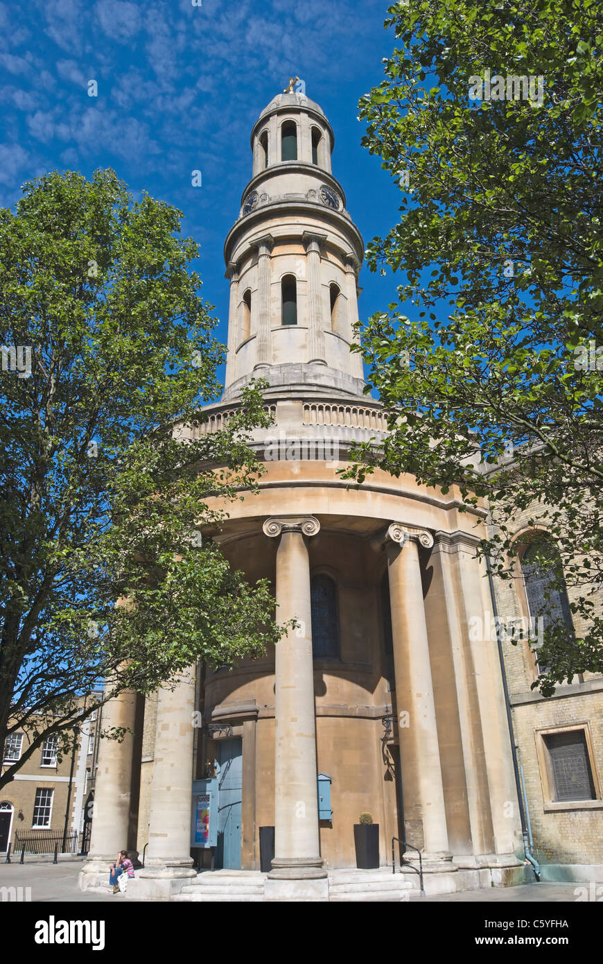 Il XIX secolo la chiesa di Saint Mary, Marylebone, London, England, progettato dall architetto Sir Robert smirke in stile revival greco Foto Stock