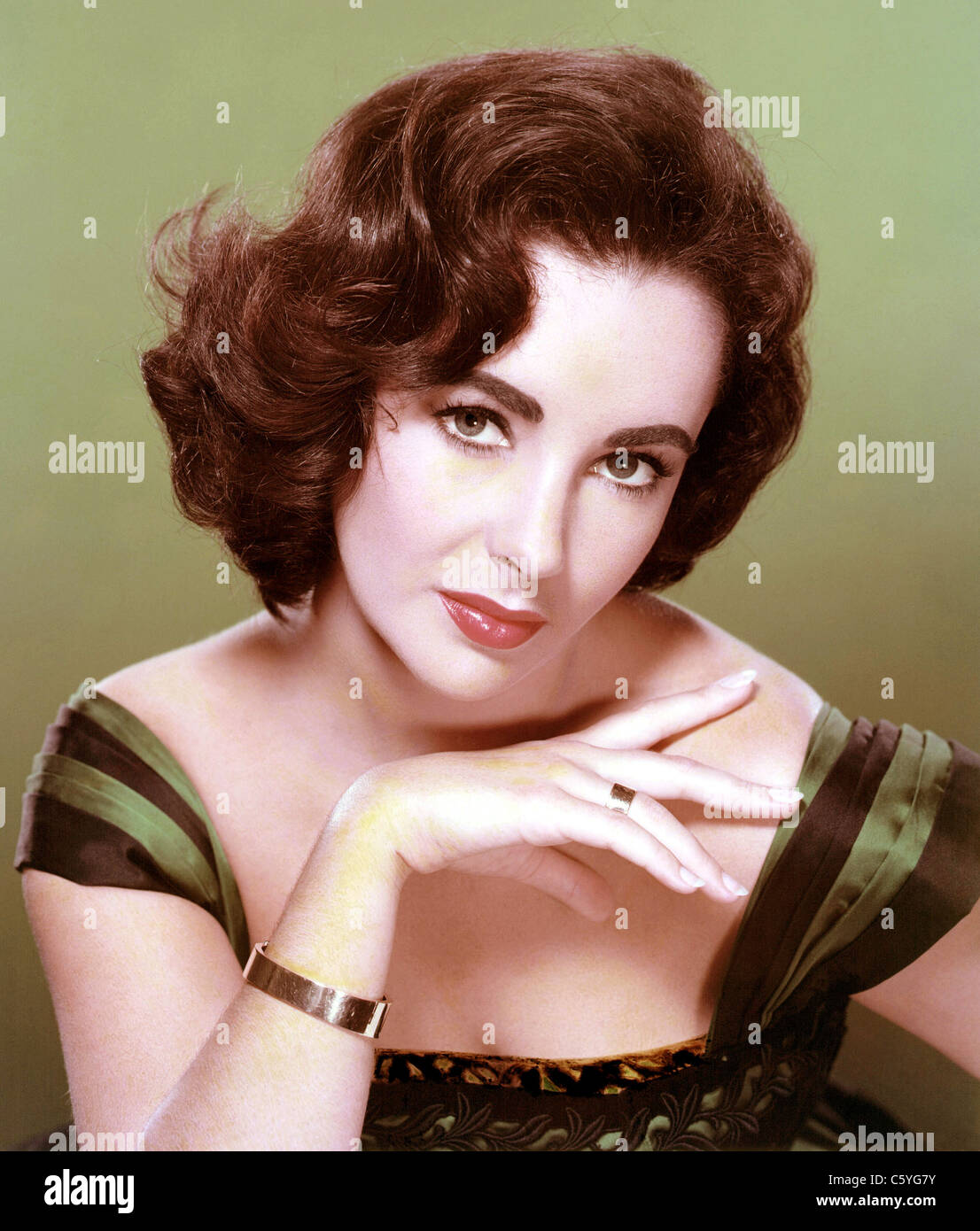 ELIZABETH Taylor (1932-2011) angloamericano attrice cinematografica nel 1956 Foto Stock