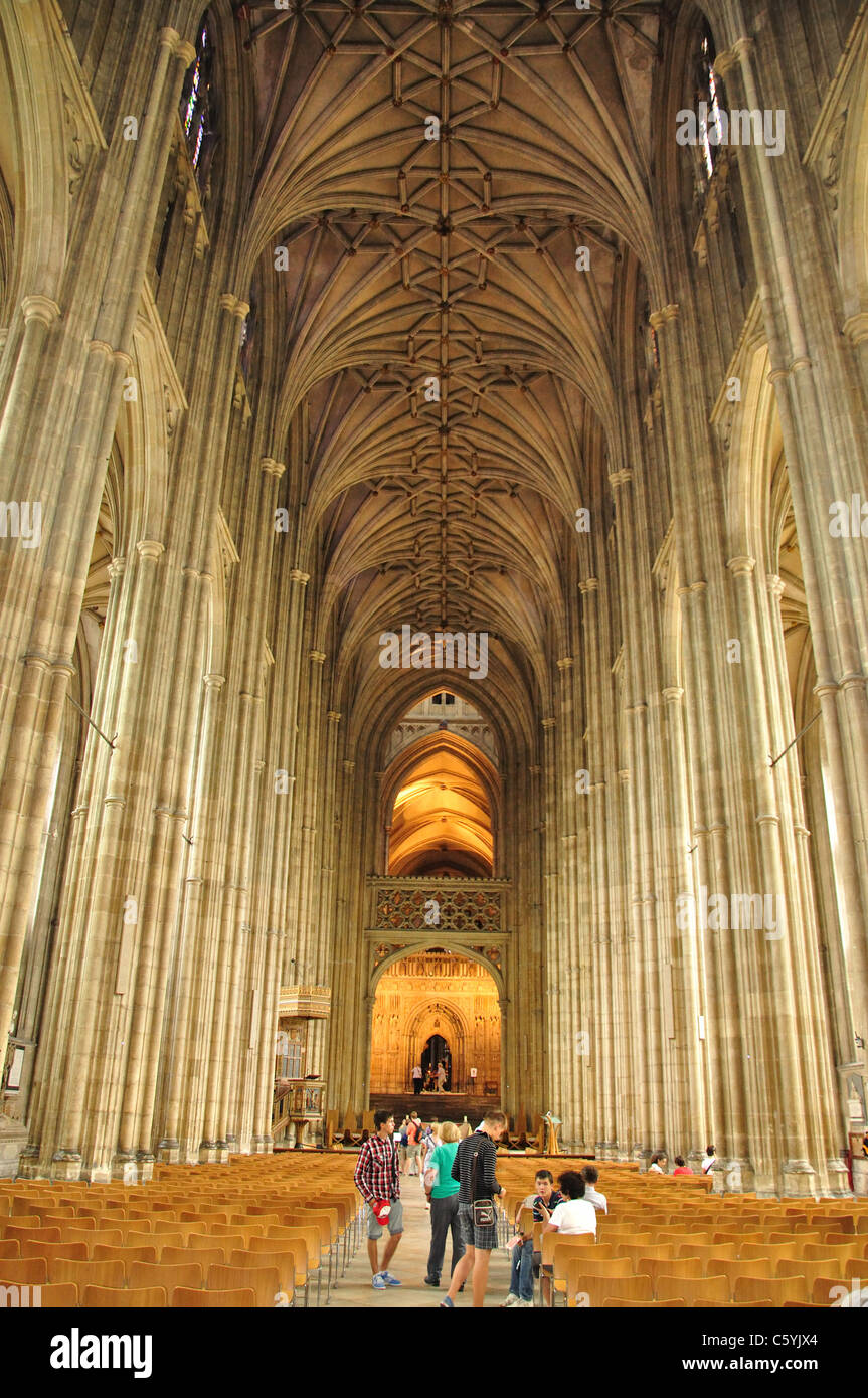 La navata centrale, la Cattedrale di Canterbury, Canterbury, città di Canterbury, nel Kent, England, Regno Unito Foto Stock