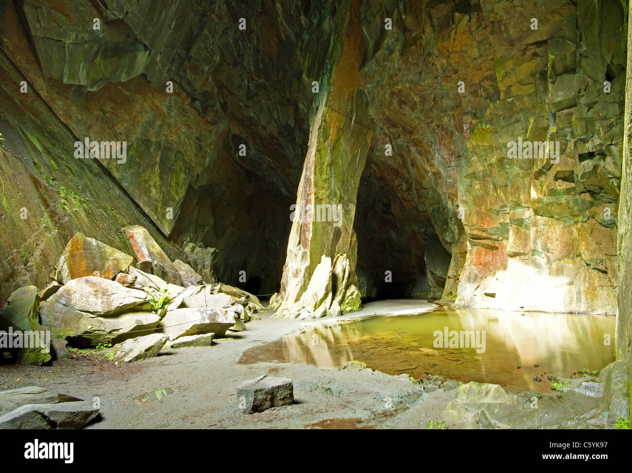 Cathedral Cave in poco Langdale Foto Stock