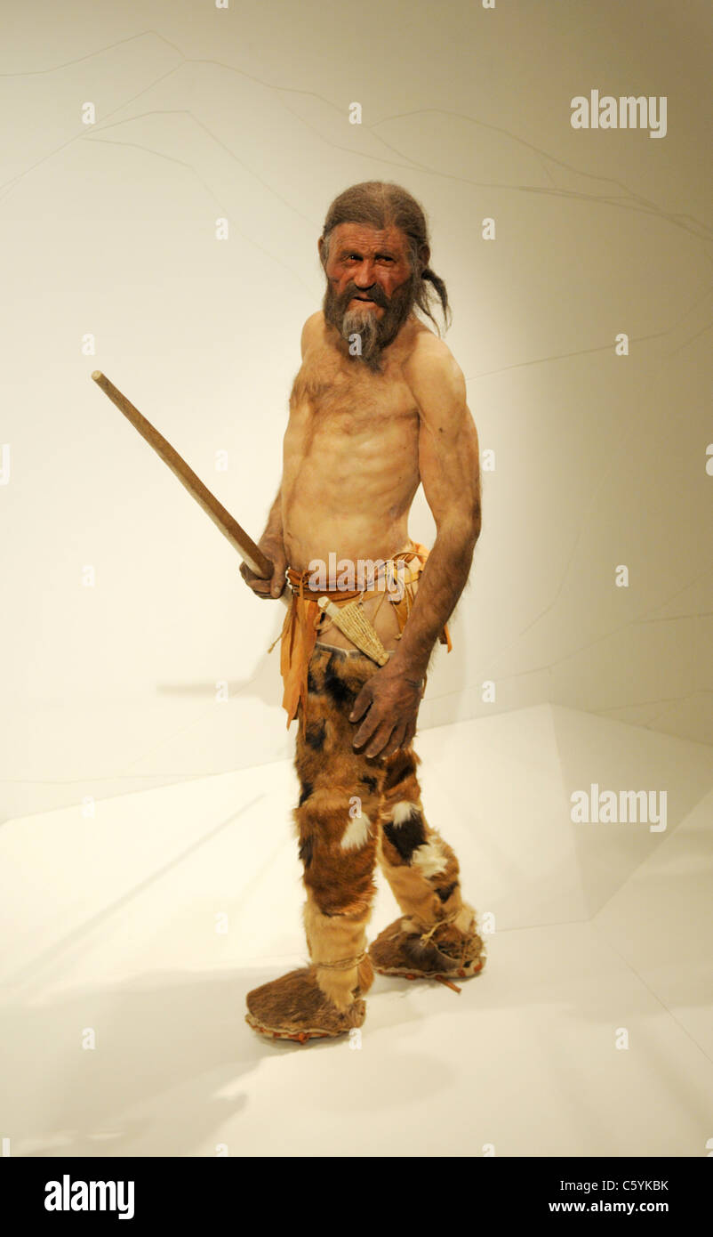 Otzi Ötzi, Bolzano, Italia. Una versione aggiornata di ricostruzione di come egli ha guardato in base a recenti analisi forensi della mummia . Foto Stock