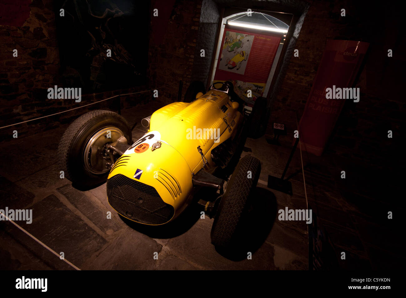 Una storica vettura nel museo di Stavelot Abbey, Belgio Foto Stock