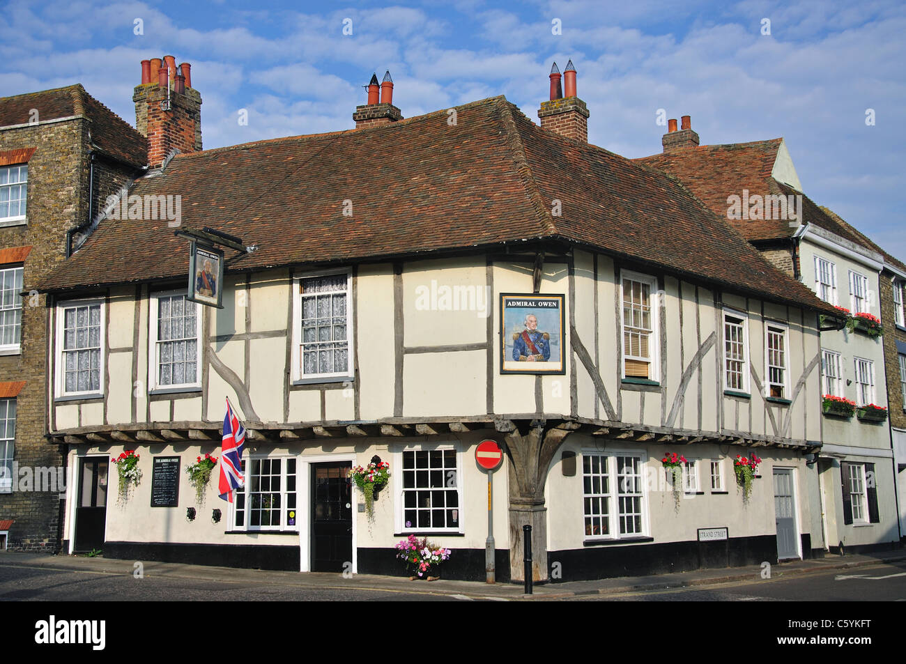 Xv secolo "l'Ammiraglio Owen' Pub, High Street, Sandwich, Kent, England, Regno Unito Foto Stock