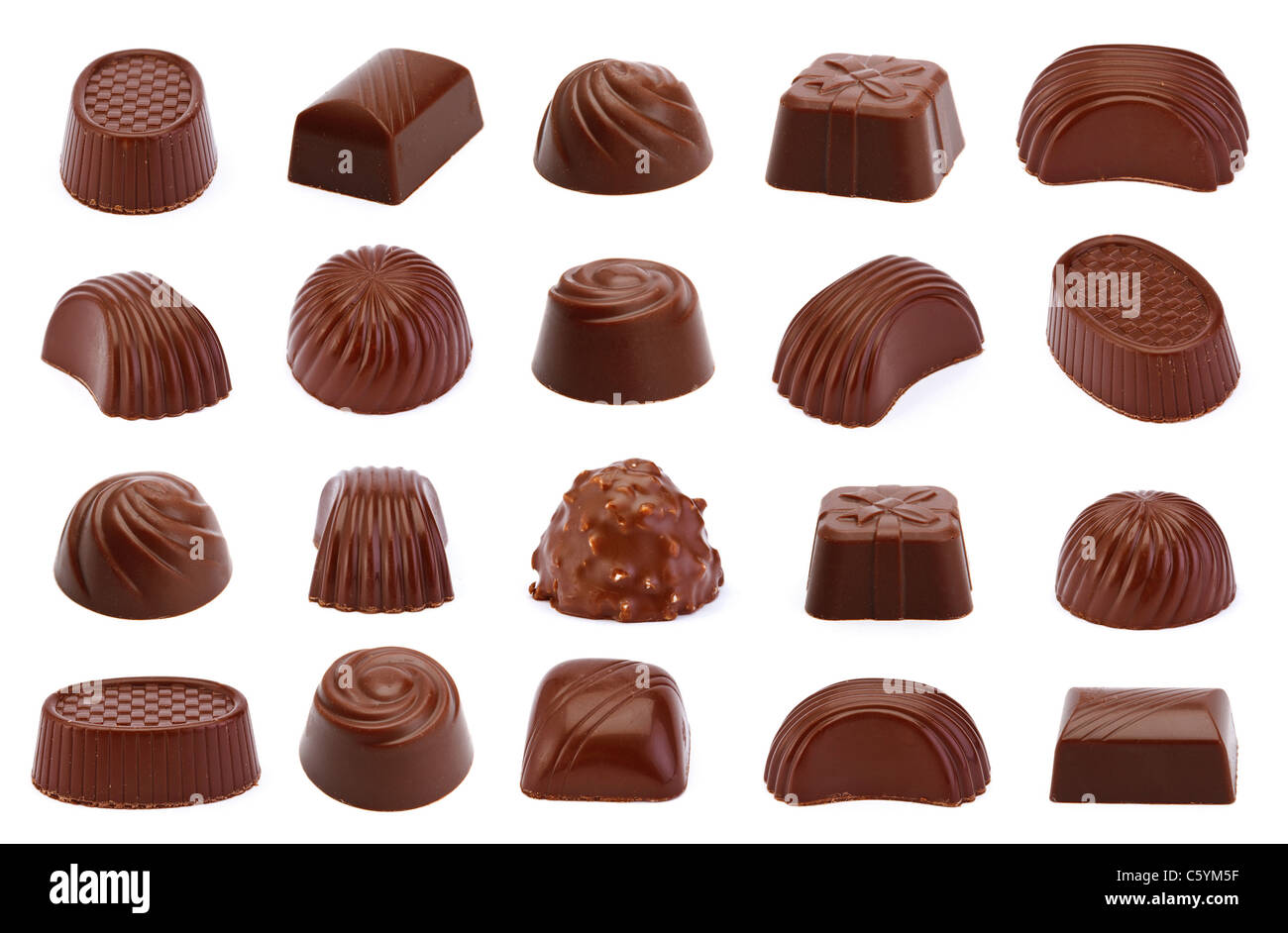 Caramelle di cioccolato isolato su sfondo bianco Foto Stock