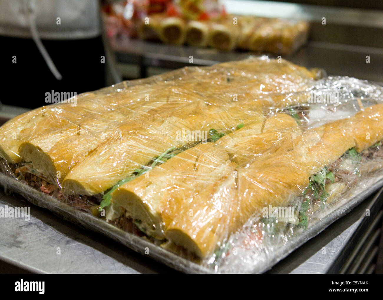 Panini preparati sul vassoio avvolto Foto Stock