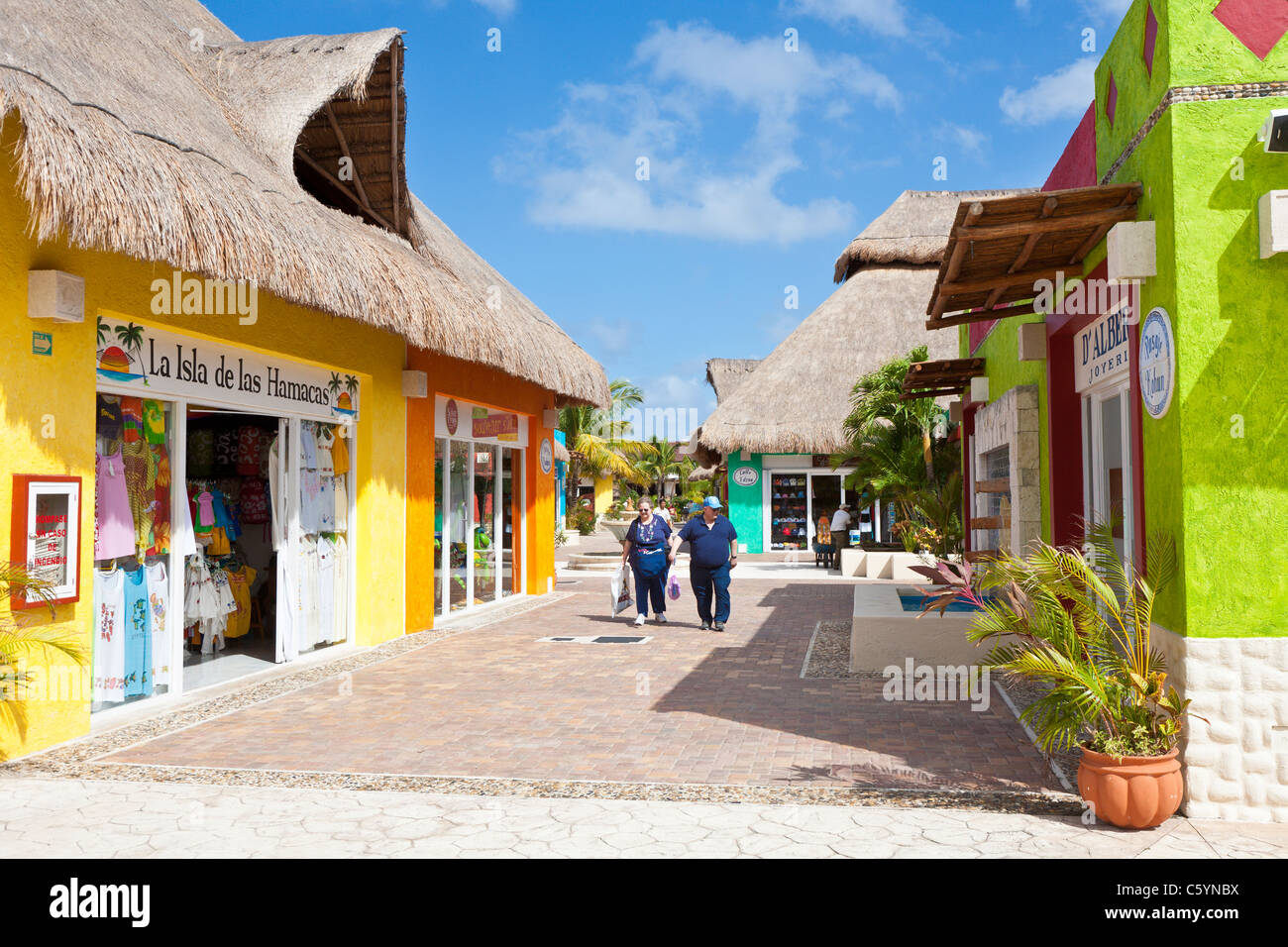 Il sovrappeso senior passeggeri crociera turisti shopping a Cozumel, Messico nel Mar dei Caraibi Foto Stock