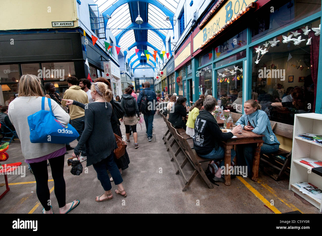 "Brixton Village' in Granville Arcade rinnovato recentemente nel mercato di Brixton a sud di Londra Foto Stock