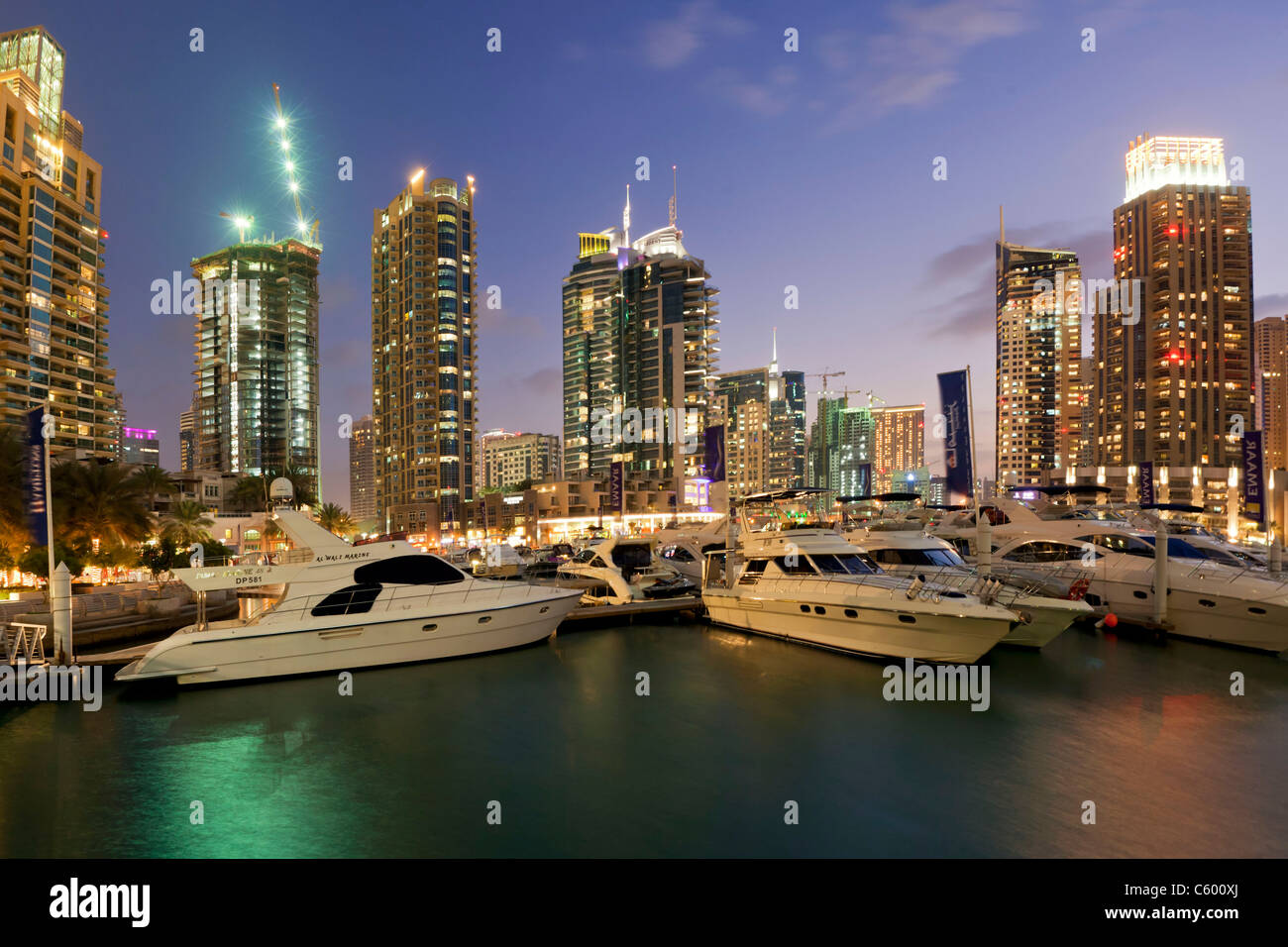 Dubai Marina attwilight , skycrapers. costruzione Foto Stock