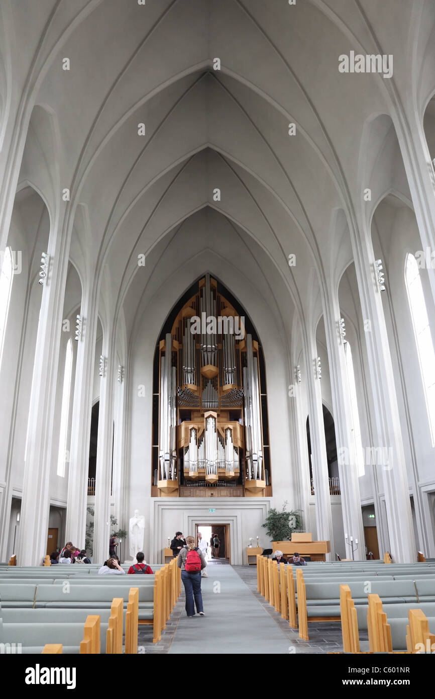 Interno dell'Hallgrímskirkja (Islandese Chiesa di Hallgrímur) a Reykjavik in Islanda Foto Stock