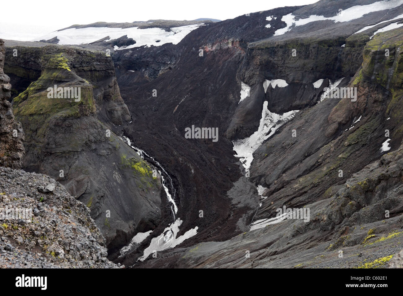 Il flusso di lava che fluisce nella Hrunagil dall'iniziale sito eruzione del vulcano Eyjafjallajokull, Pass Fimmvorouhals Islanda Foto Stock
