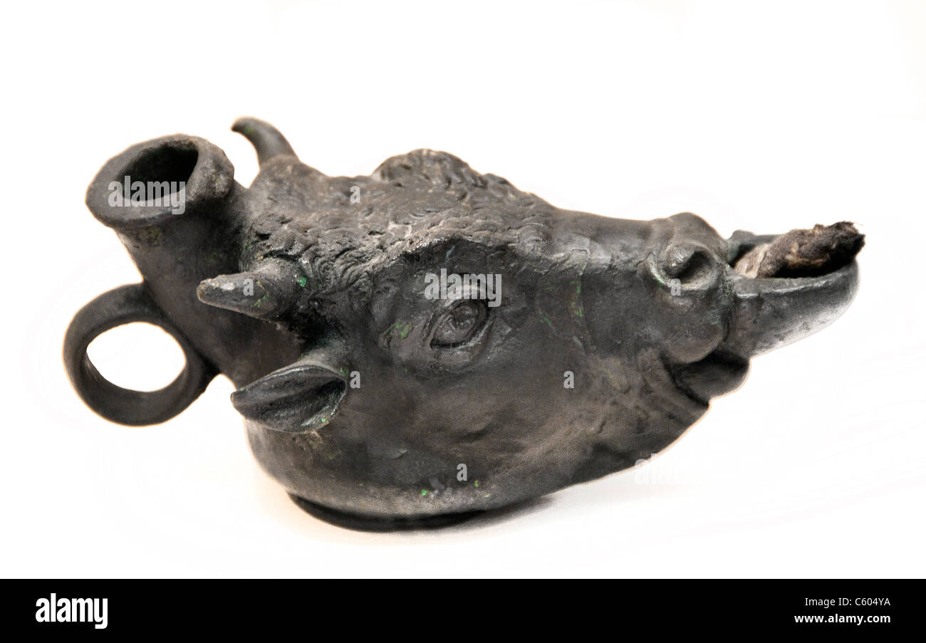 Olio lampada testa di toro lingua romana di Bronzo III sec. Arykanda Arif Turchia Foto Stock