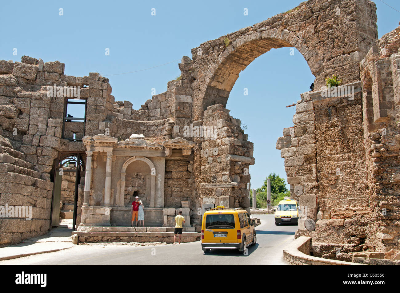 Side Turchia rovine Romane Arch archeologia della città Foto Stock