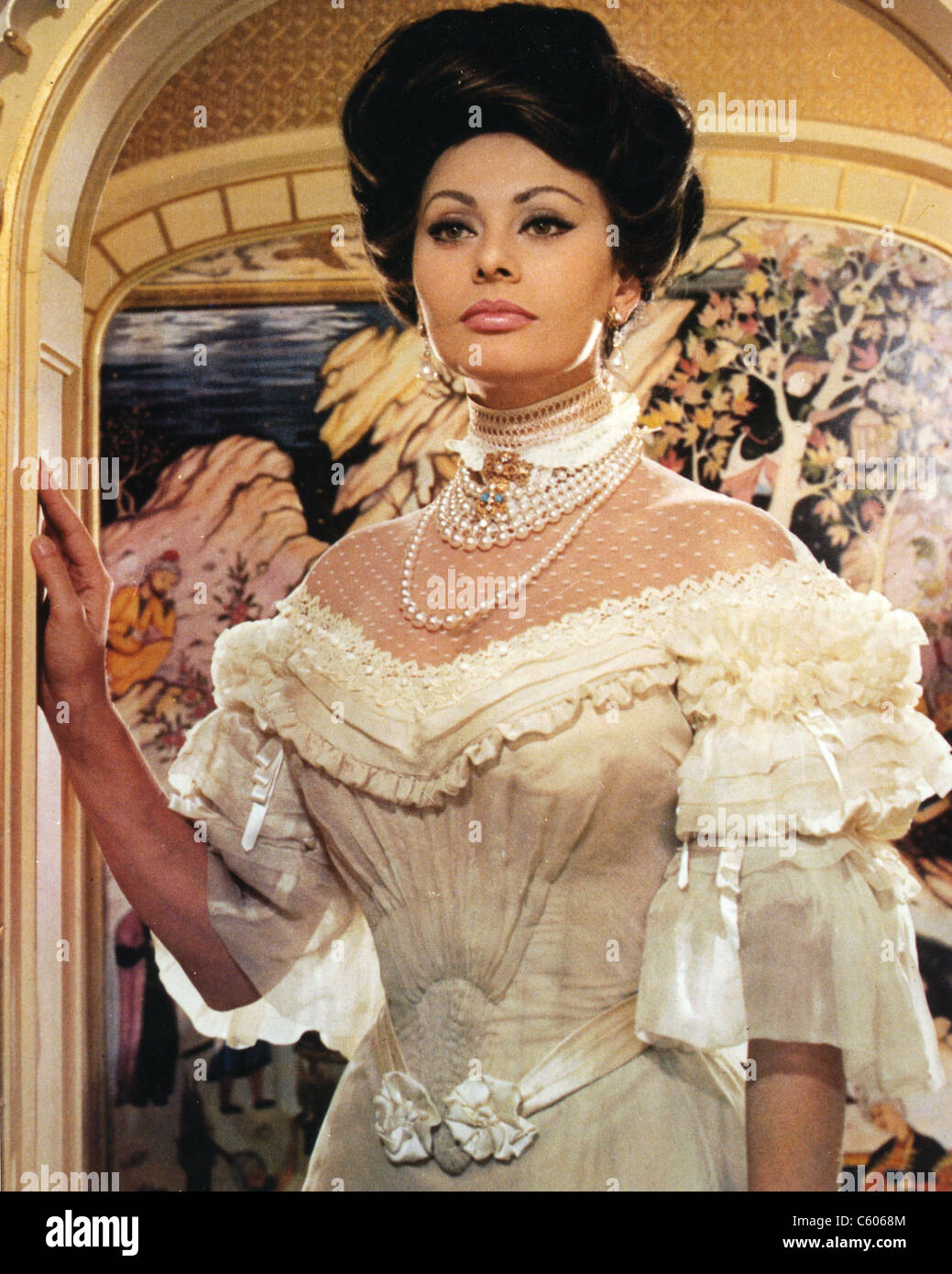 LADY L 1965 MGM film con Sophia Loren come Lady Louise Lendale Foto Stock
