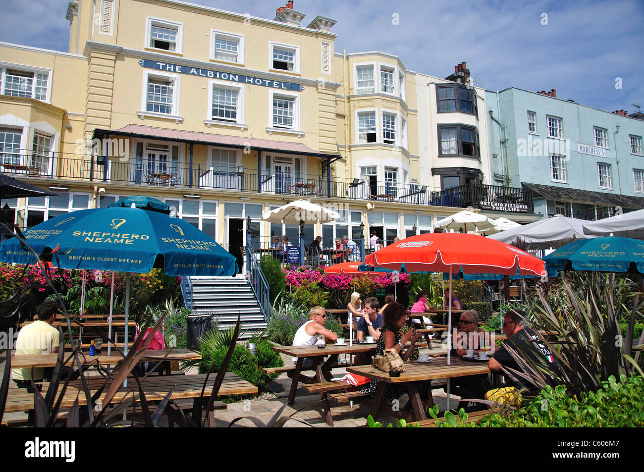 L'Albion Hotel beer garden, Broadstairs, isola di Thanet, Thanet distretto, Kent, England, Regno Unito Foto Stock