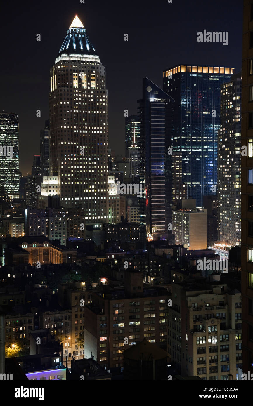 Stati Uniti d'America, nello Stato di New York, New York City, Manhattan illuminata di notte Foto Stock