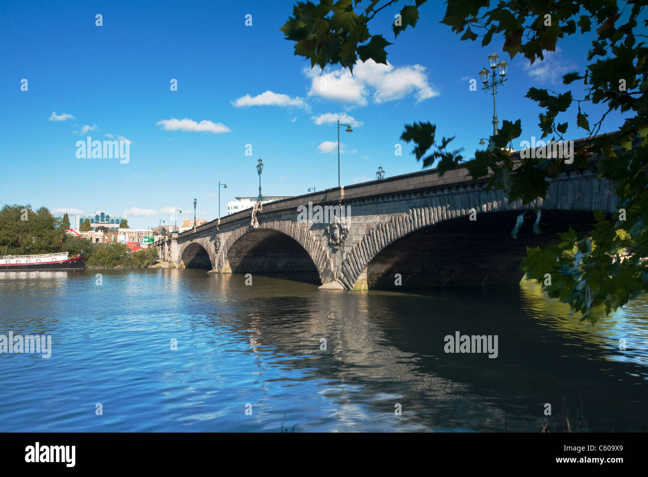 Kew Bridge sul fiume Thames, London, Regno Unito Foto Stock