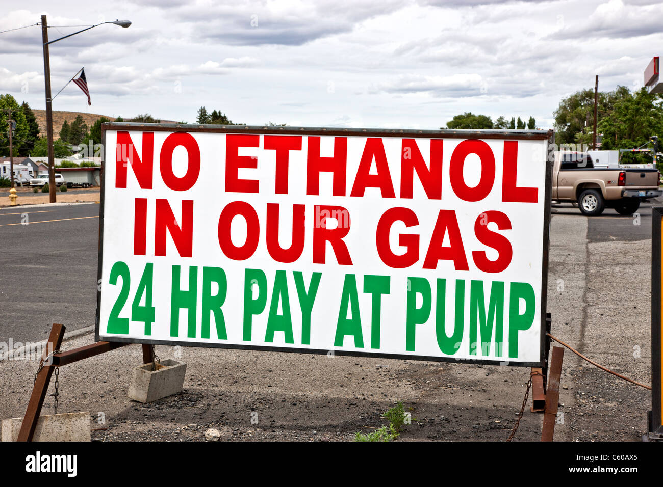 Segno "l'etanolo non è nella nostra a gas" Foto Stock