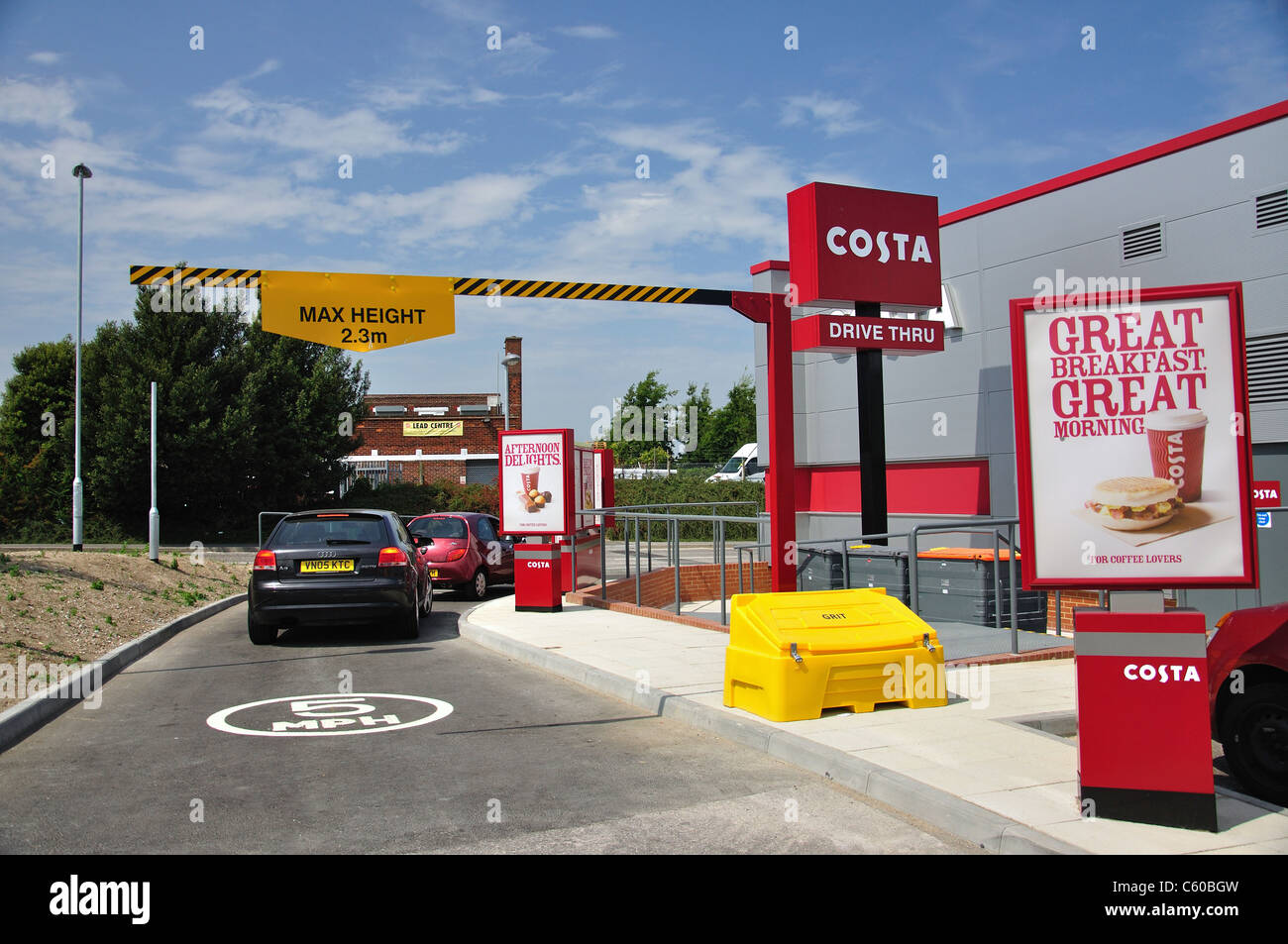 Drive thru Costa Coffee, Westwood Retail Park, Broadstairs, isola di Thanet, Thanet distretto, Kent, England, Regno Unito Foto Stock