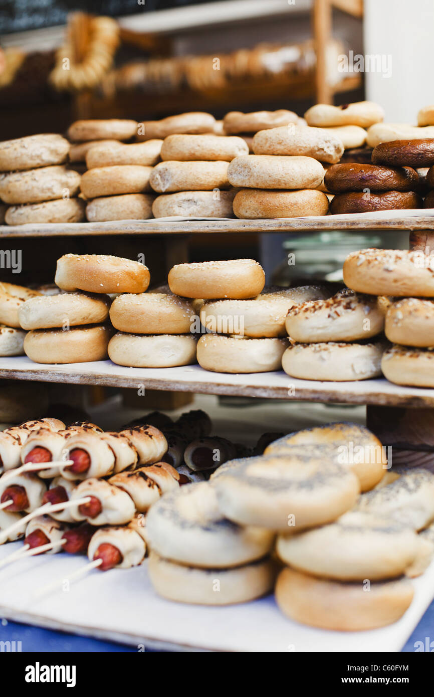 Bagel in display da forno Foto Stock