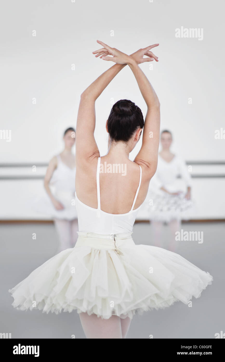 Ballerina in posa di studio Foto Stock
