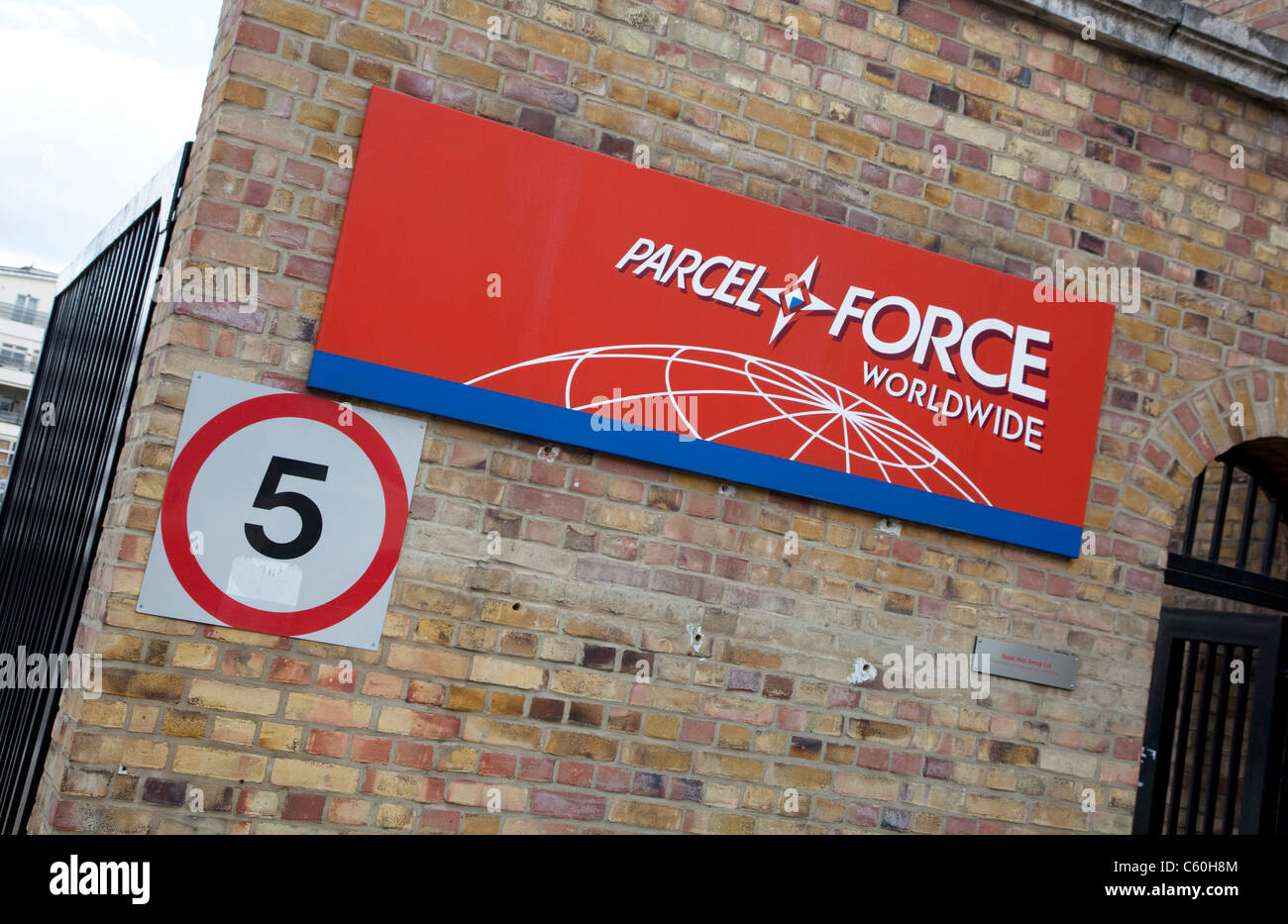 Forza di pacchi depot, nel nord di Londra Foto Stock