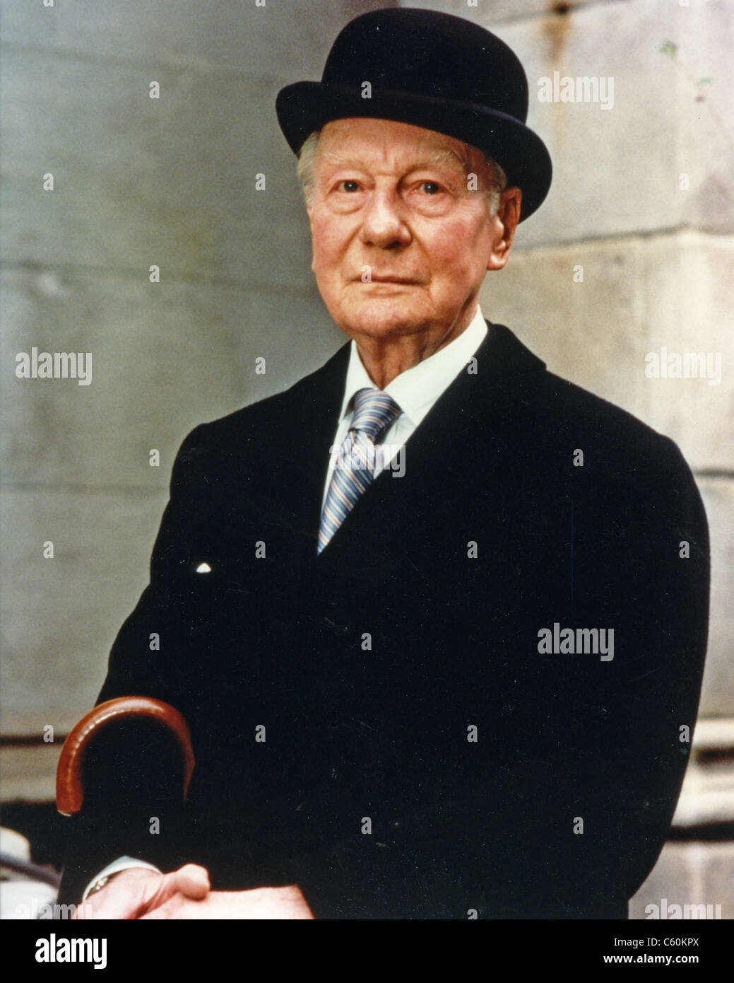 JOHN GIELGUD (1904-2000) circa 1973 Foto Stock