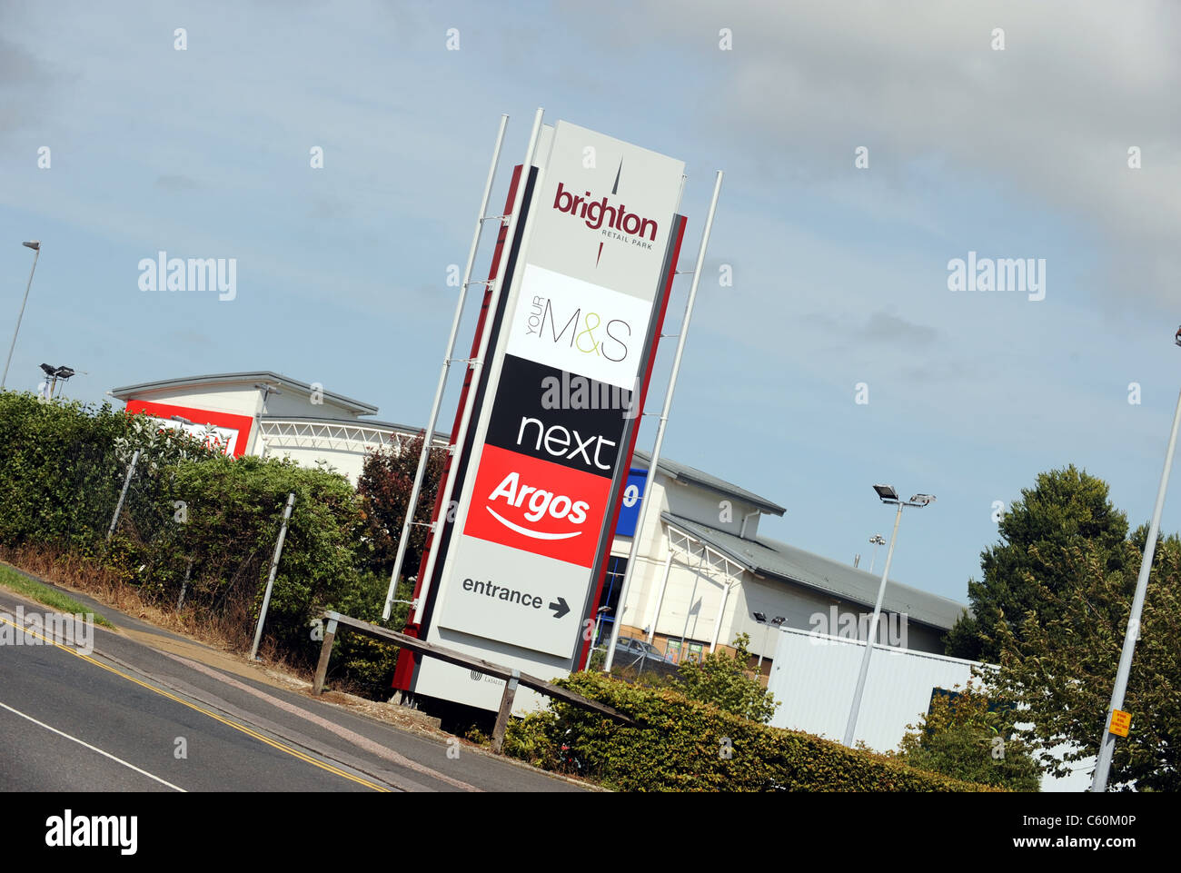 Brighton e Hove autobus arriva al Brighton Retail Park con il prossimo , il tuo M&S e Argos memorizza Foto Stock
