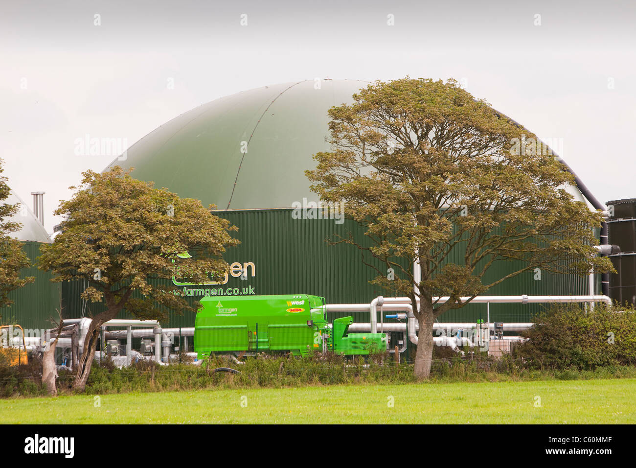 Un farmgen bio-digestivo che producono energia elettrica da bio-metano nei pressi di Warton, Lancashire, Regno Unito. Foto Stock