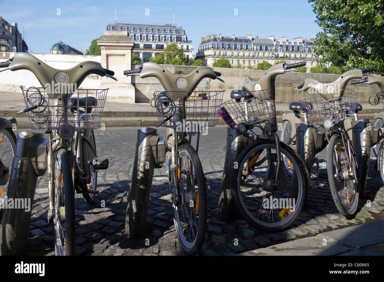 Velib noleggio biciclette dal fiume Senna a Parigi, Francia Foto Stock