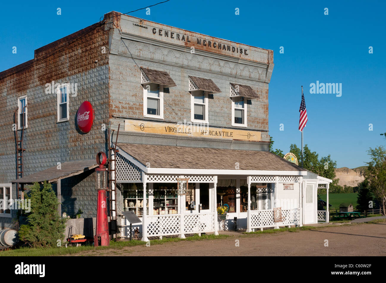 Mercantile Virgelle negozio di antiquariato e inn; Virgelle, Montana. Foto Stock