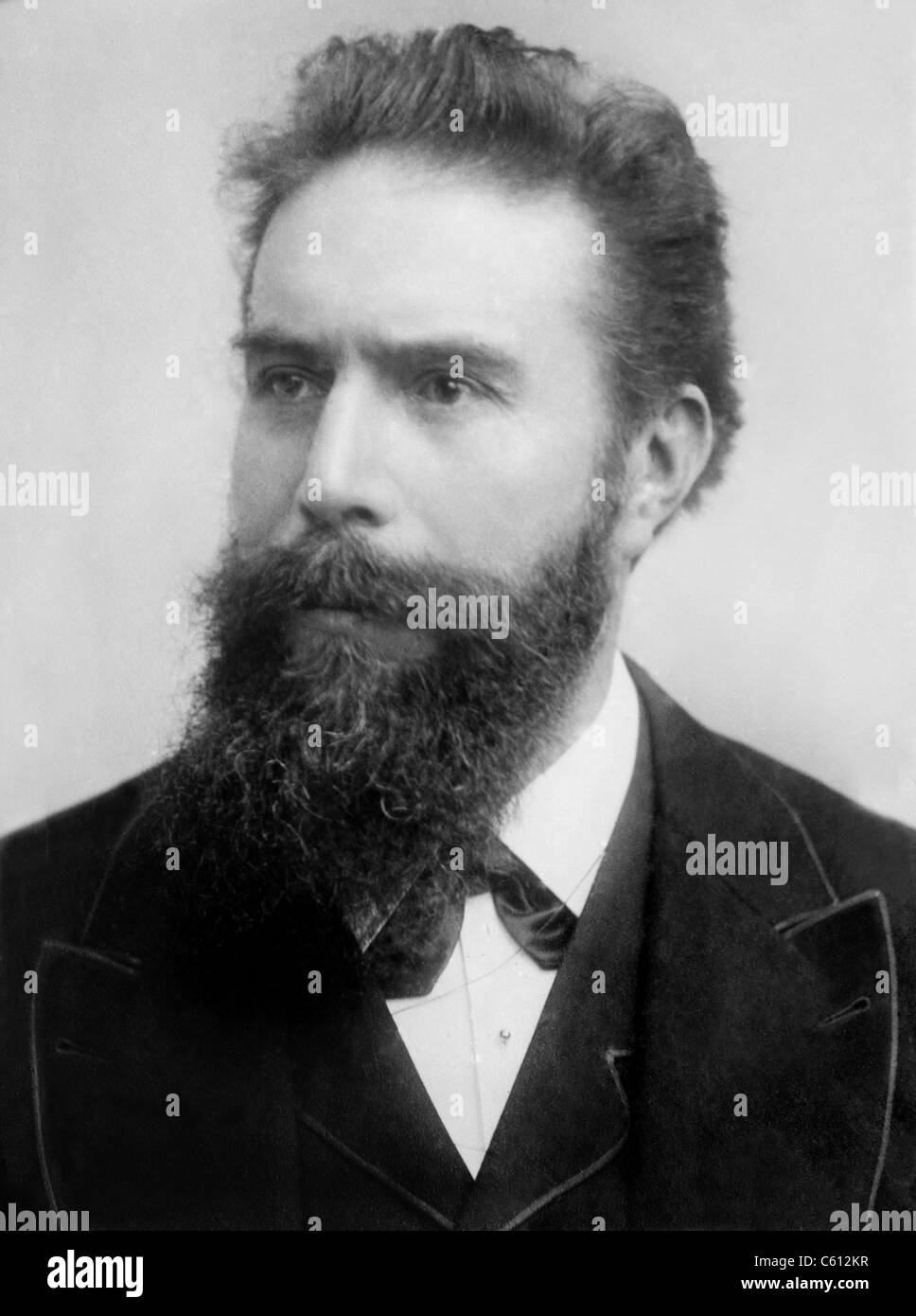 Wilhelm Röntgen (1845-1923), il fisico tedesco, ha ricevuto il primo premio Nobel per la Fisica nel 1901, per la sua scoperta dei raggi X nel 1895. Foto Stock