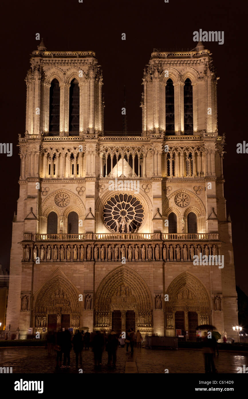 Vista notturna di Notre Dame de Paris. La Francia. Foto Stock