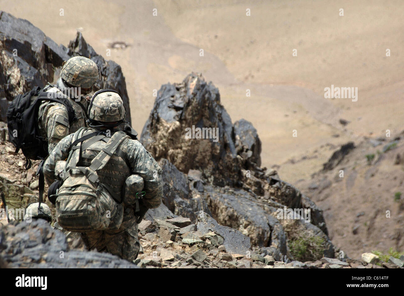 Stati Uniti I soldati dell esercito cerca Montagne in ear provincia dell'Afghanistan per i talebani e armi memorizza nella cache. Il 6 giugno 2007., foto di:Everett raccolta(BSLOC 2011 6 51) Foto Stock