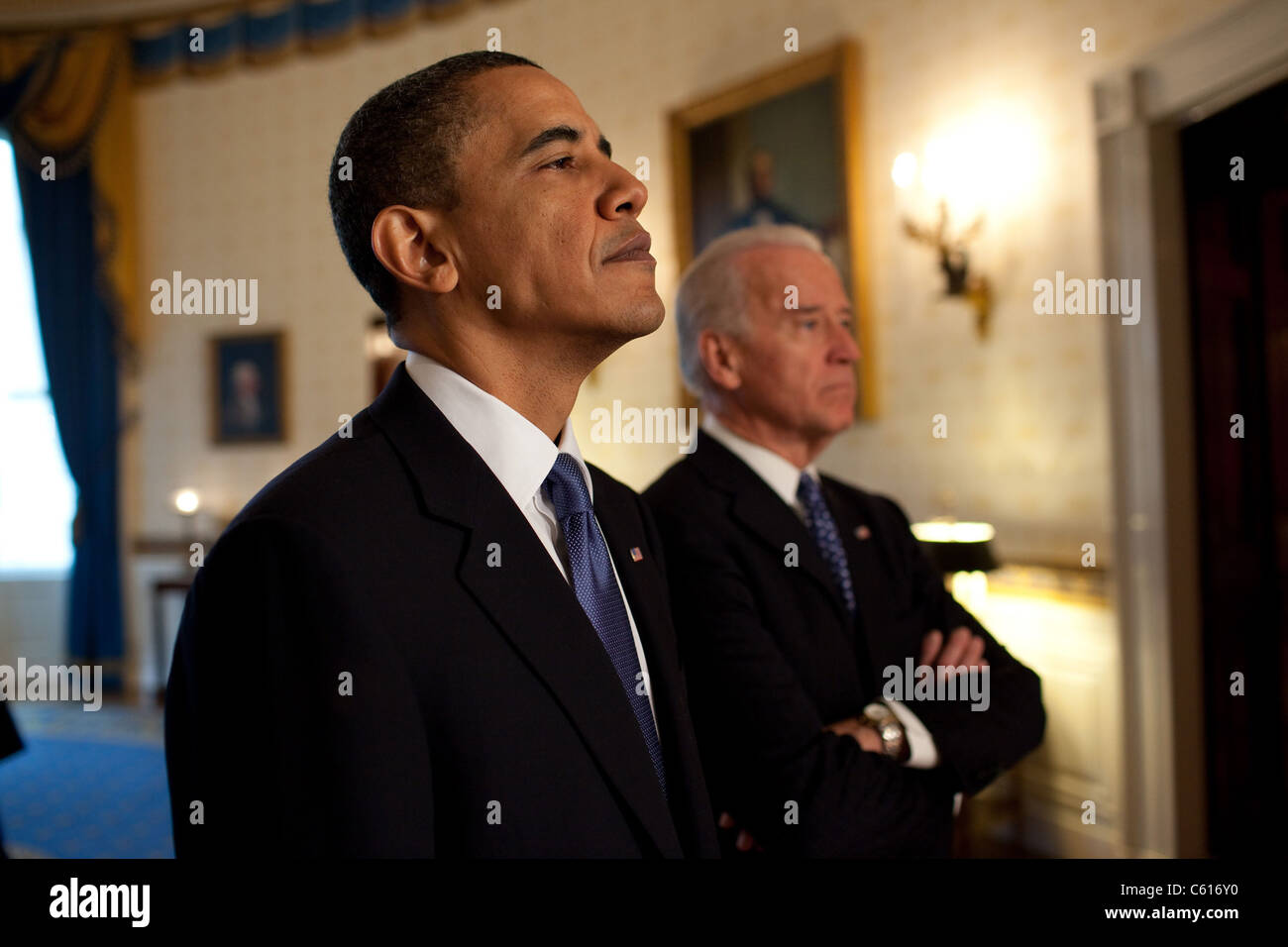 Il presidente Obama e il Vicepresidente Biden prima di somministrare il commento e la firma di un assicurazione sanitaria riforma di legge ufficialmente chiamato il paziente protezione e cura conveniente agire PPACA . Il 23 marzo 2010. (BSWH 2011 8 57) Foto Stock