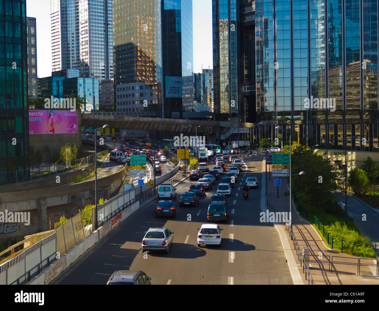 Business center la Défense, viste panoramiche, Street Scene, traffico sulla circonvallazione, traffico stradale di parigi, guida di parigi Foto Stock