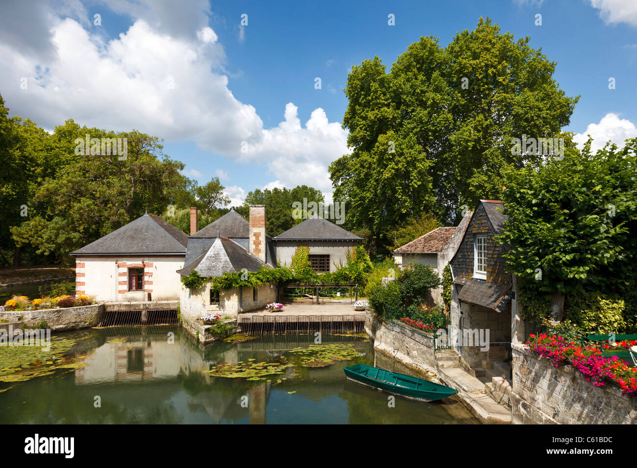 Loire, Francia - casa delle barche sul fiume Indre a Azay-le-Rideau, Indre et Loire, Valle della Loira, in Francia, in Europa Foto Stock