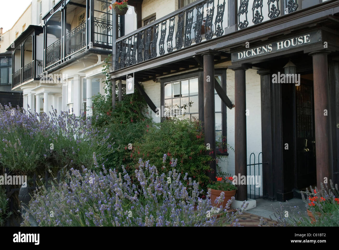 Dickens House Museum, Broadstairs. Questo cottage fu in parte ispirato da Charles Dickens per la casa di Betsey Trotwood a David Copperfield. Kent Inghilterra anni '2011 2010 Regno Unito. HOMER SYKES Foto Stock