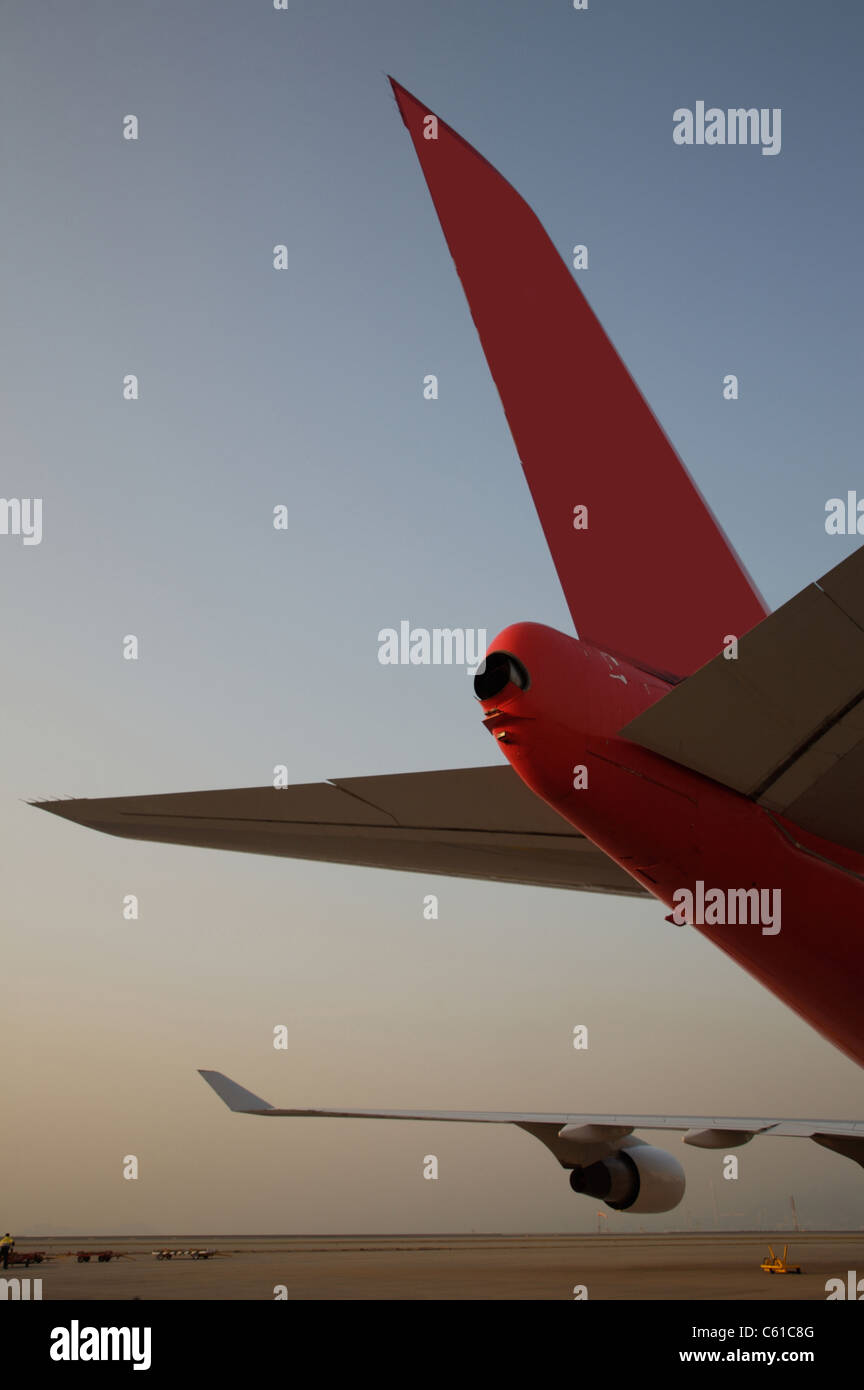 Aeroplano impennaggi di coda aeroporto chek crepuscolo lal kok Foto Stock
