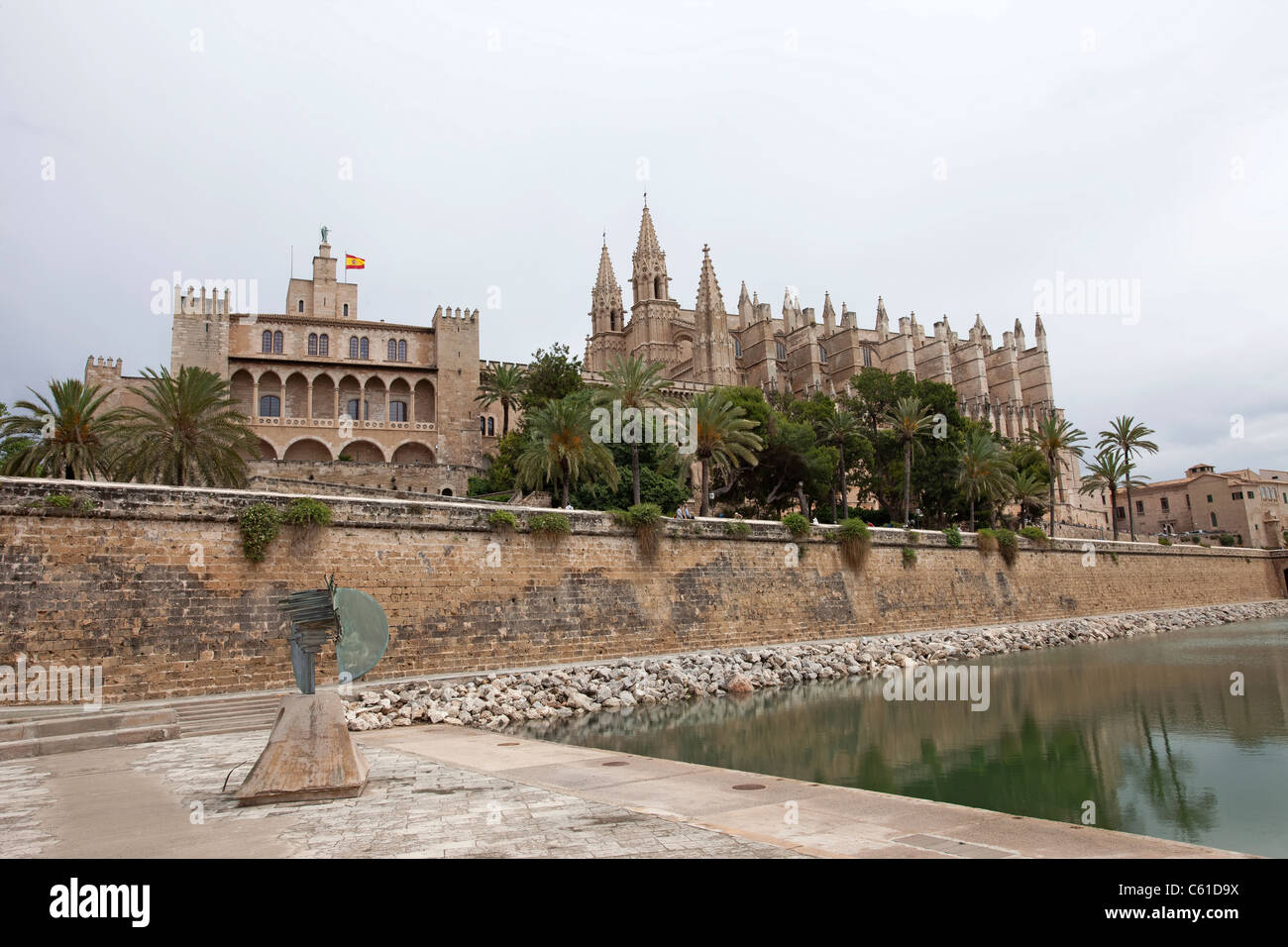 Interni ornati di La Palma Mallorca Basilica, mostrando grande arco con nicchie di begli intagli e sculture. Foto Stock