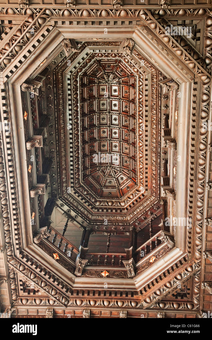 Spagna, Barcellona, il Quartiere Gotico, la corona di Arragon Edificio, soffitto a cassettoni del viceré's Palace, da Antonio Carbonell Foto Stock