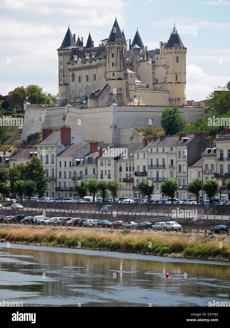 Il Chateau de Saumur castello arroccato sopra la città lungo la Loira riverbank, Valle della Loira, Francia Foto Stock