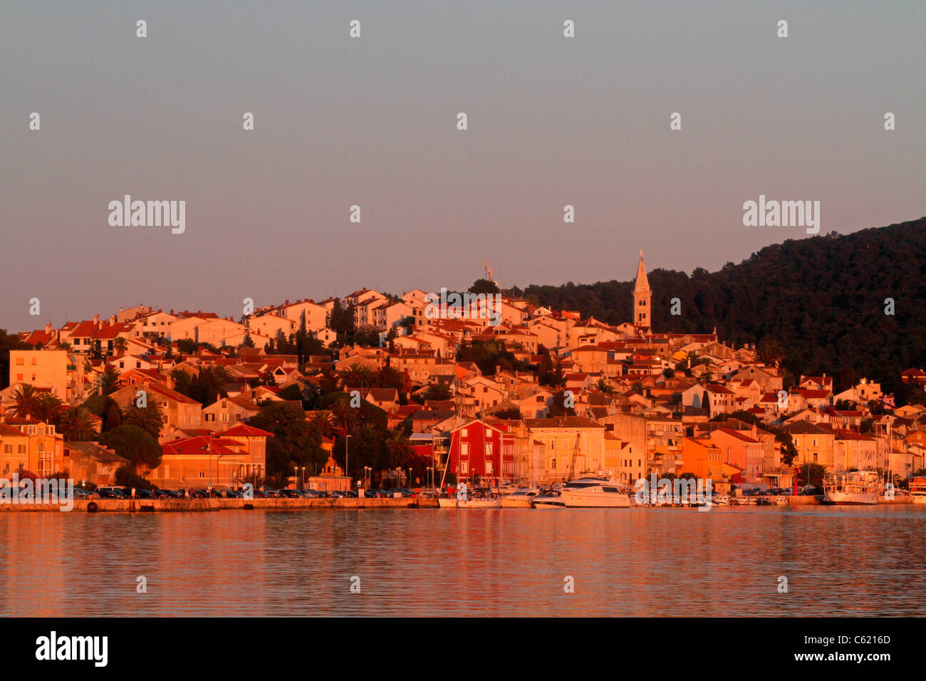 Mali Lošinj al tramonto, Lošinj Isola del Mare Adriatico, Croazia Foto Stock