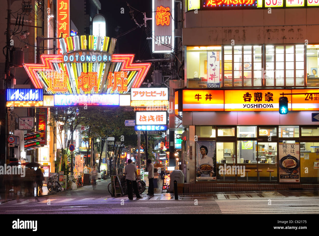 Dotonbori è il divertimento e la vita notturna del distretto di Osaka, in Giappone. Foto Stock