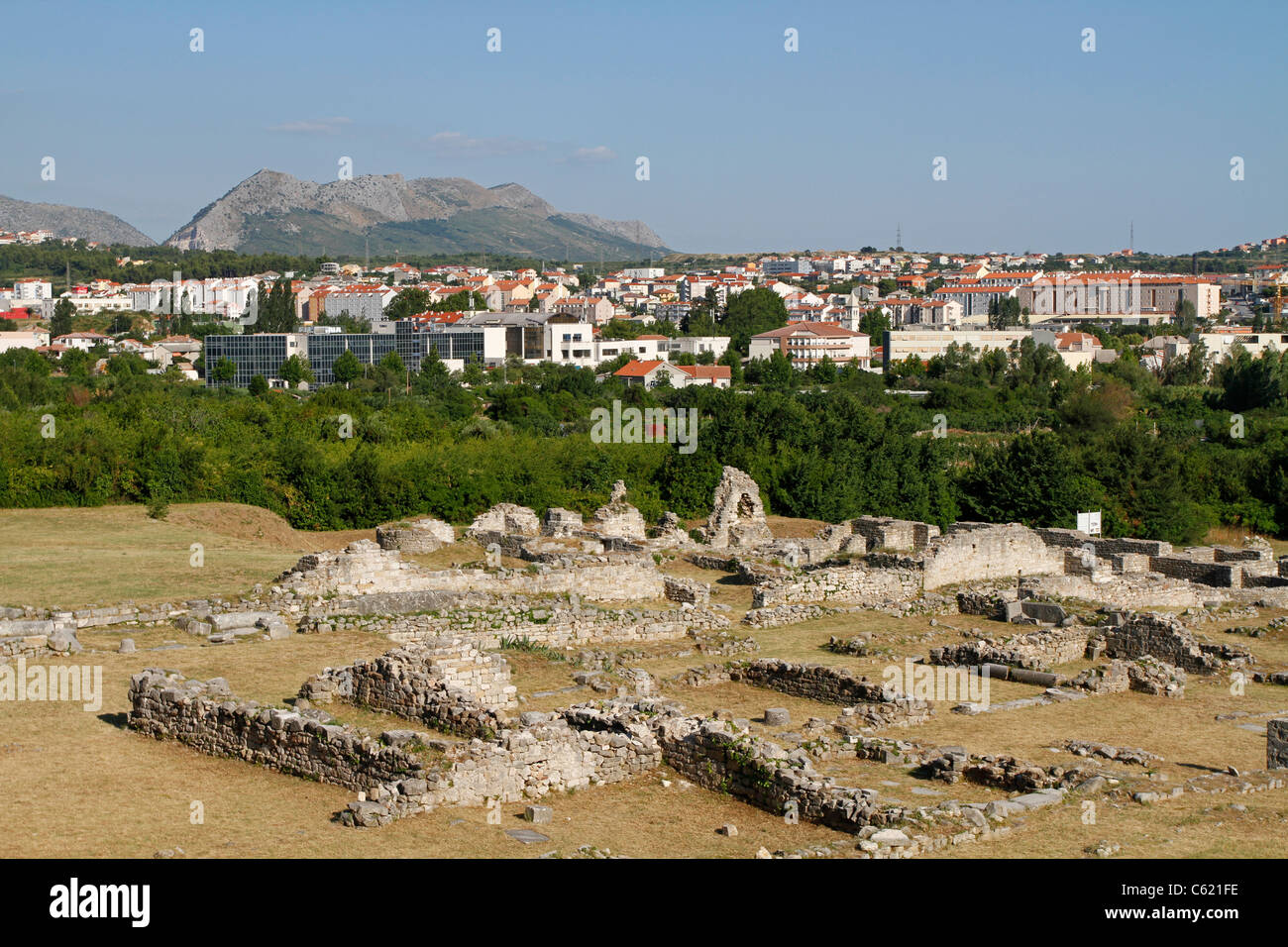 Rovine di basiliche e bagni, città romana di Salona vicino a Spalato, Croazia Foto Stock