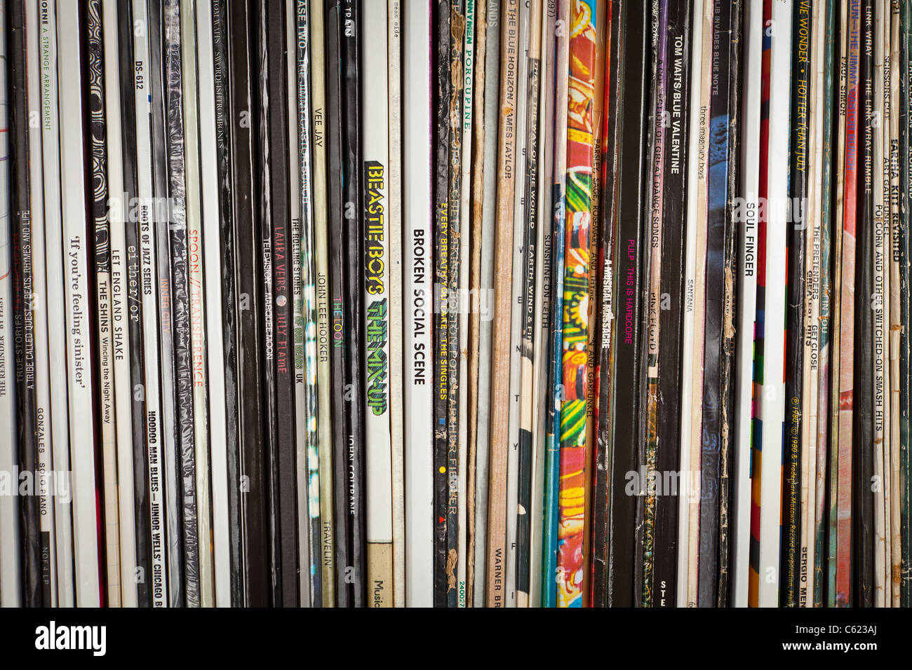 Un primo piano di un moderno vinil record di raccolta Foto Stock