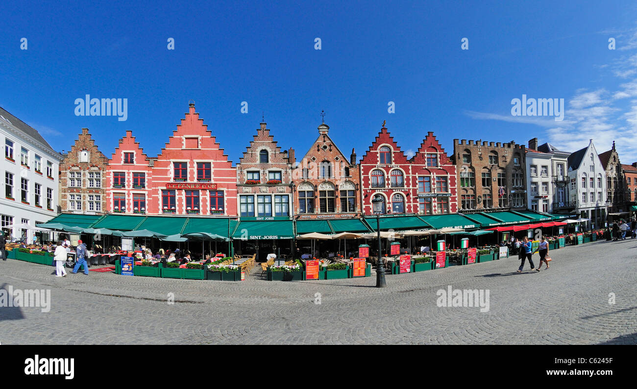 Bruges / Brugge, Fiandre, in Belgio. Markt - piazza principale del mercato. Foto Stock