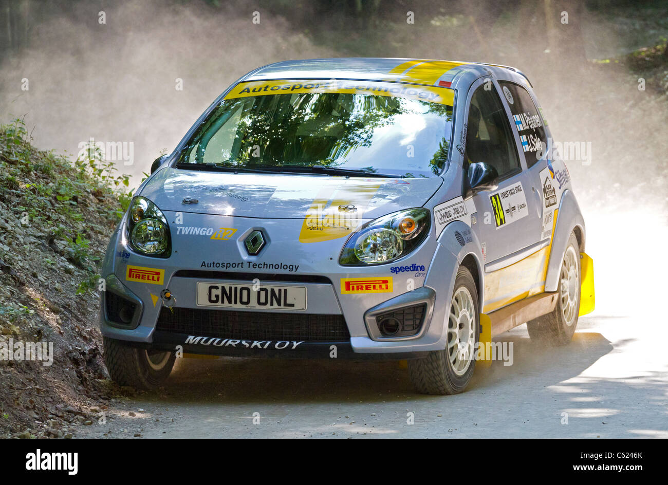 2010 Renault Twingo R2 con driver Mikko Pajunen al 2011 Goodwood Festival of Speed, Sussex, Inghilterra, Regno Unito. Foto Stock