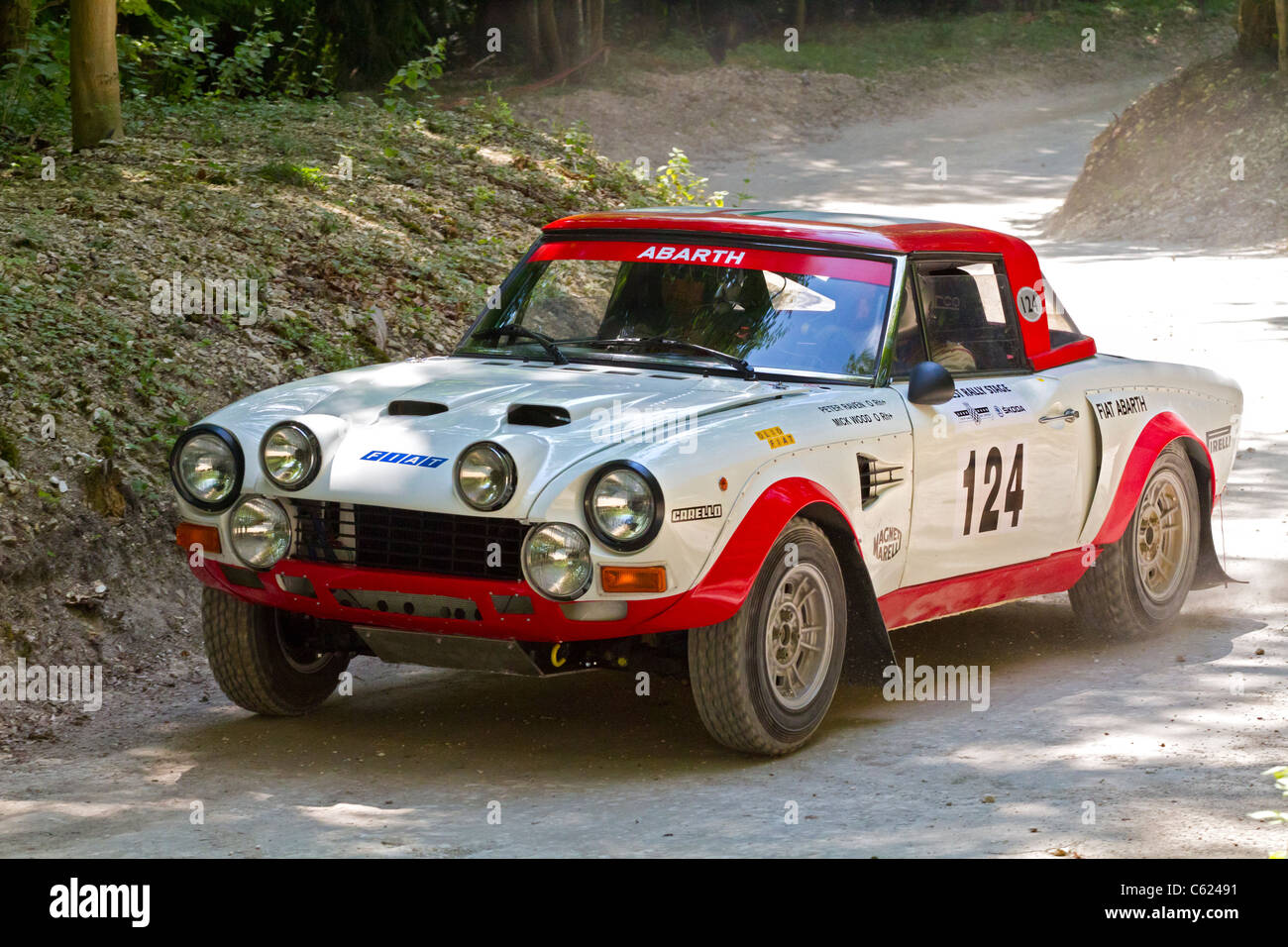 1974 Fiat 124 Abarth con driver Mick legna a 2011 Goodwood Festival of Speed, Sussex, Inghilterra, Regno Unito. Foto Stock