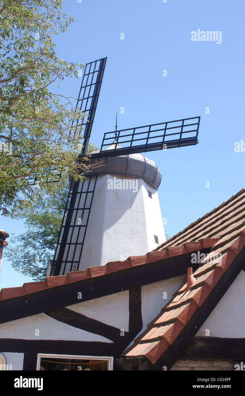 Mulino a vento in frazione Piazza in danese villaggio a tema di Solvang, California Foto Stock